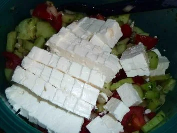 Tomaten-Gurken-Schafskäsesalat - Rezept - Bild Nr. 6