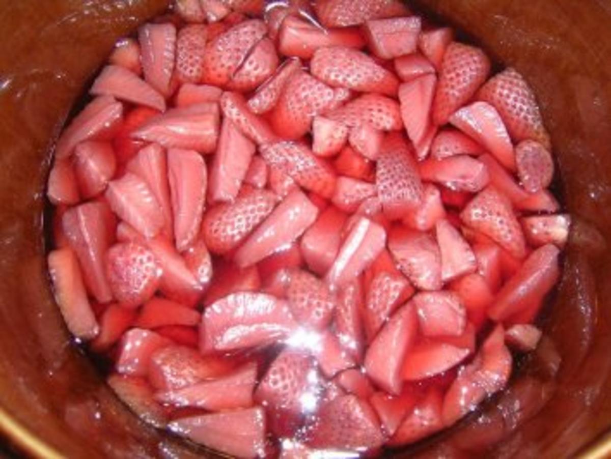 Erdbeer-Limes - haltbarer gemacht - kühl aufbewahrt, hält er sich ca. 2 1/2 Monate - Rezept - Bild Nr. 2