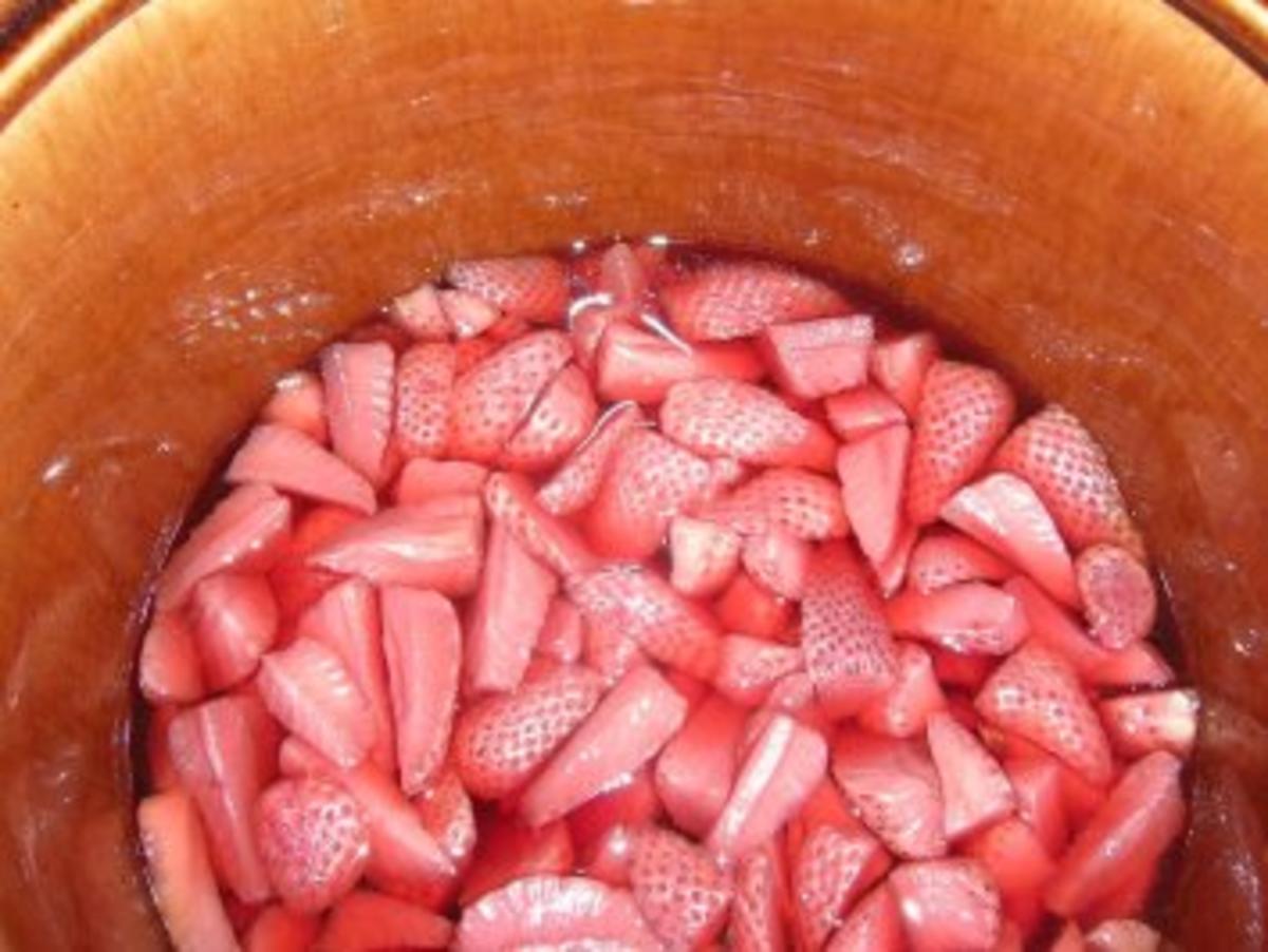 Erdbeer-Limes - haltbarer gemacht - kühl aufbewahrt, hält er sich ca. 2 1/2 Monate - Rezept - Bild Nr. 3