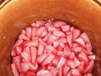 Erdbeer-Limes - haltbarer gemacht - kühl aufbewahrt, hält er sich ca. 2 1/2 Monate - Rezept - Bild Nr. 3