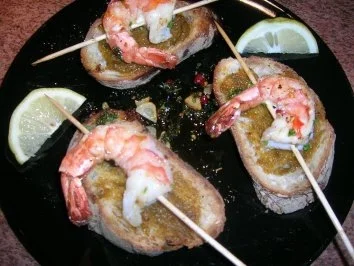 Knoblauch-Garnelen auf Röstbrot - ein kleiner Gruß für  Anne (romantica) - Rezept