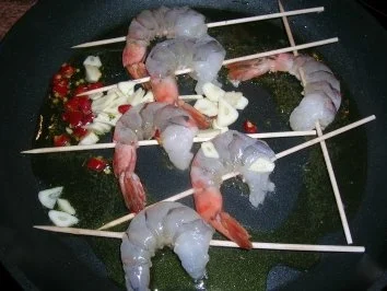 Knoblauch-Garnelen auf Röstbrot - ein kleiner Gruß für  Anne (romantica) - Rezept - Bild Nr. 4