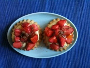 Rezept: Erdbeertörtchen Bild Nr. 2 Erdbeertörtchen - Rezept - Bild Nr. 2