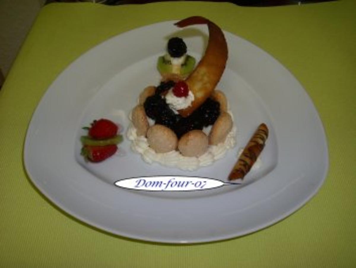 Brombeer Dessert von Löffelbiskuit umgeben - Rezept - Bild Nr. 4