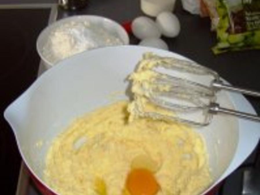 Gugelhupf mit Rosinen - einfach - 355 kcal/100g