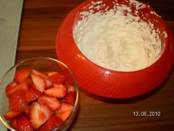 Rezept: Erdbeer-Tiramisu Bild Nr. 2 Erdbeer-Tiramisu - Rezept - Bild Nr. 2