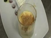 Topfenschaum mit süßem Basilikum-Pesto und Amarettocreme - Rezept