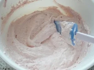 Rezept: Luftige Windbeutel und Eclairs mit Erdbeercreme Bild Nr. 14 Luftige Windbeutel und Eclairs mit Erdbeercreme - Rezept - Bild Nr. 14