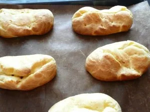 Rezept: Luftige Windbeutel und Eclairs mit Erdbeercreme Bild Nr. 3 Luftige Windbeutel und Eclairs mit Erdbeercreme - Rezept - Bild Nr. 3