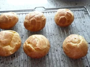 Rezept: Luftige Windbeutel und Eclairs mit Erdbeercreme Bild Nr. 4 Luftige Windbeutel und Eclairs mit Erdbeercreme - Rezept - Bild Nr. 4