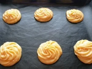 Rezept: Luftige Windbeutel und Eclairs mit Erdbeercreme Bild Nr. 5 Luftige Windbeutel und Eclairs mit Erdbeercreme - Rezept - Bild Nr. 5