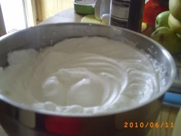 Rezept: Torten: Zweifarbige Torte - zum 65. Geburtstag des Seniorchefs Bild Nr. 4 Torten: Zweifarbige Torte - zum 65. Geburtstag des Seniorchefs - Rezept - Bild Nr. 4