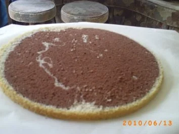 Rezept: Torten: Zweifarbige Torte - zum 65. Geburtstag des Seniorchefs Bild Nr. 12 Torten: Zweifarbige Torte - zum 65. Geburtstag des Seniorchefs - Rezept - Bild Nr. 12