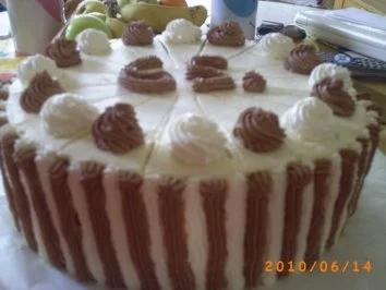 Rezept: Torten: Zweifarbige Torte - zum 65. Geburtstag des Seniorchefs Bild Nr. 3 Torten: Zweifarbige Torte - zum 65. Geburtstag des Seniorchefs - Rezept - Bild Nr. 3