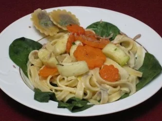 Blümchennudeln mit Blättern - Rezept