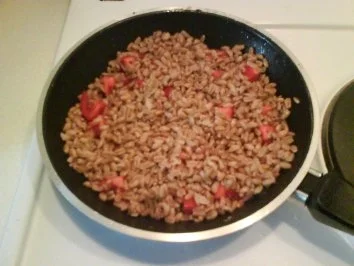 Rezept: Gemüse: Grünkernpfanne mit Tomaten Bild Nr. 4 Gemüse: Grünkernpfanne mit Tomaten - Rezept - Bild Nr. 4