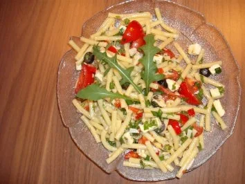Rezept: Sommerlich leichter Nudelsalat Bild Nr. 2 Sommerlich leichter Nudelsalat - Rezept - Bild Nr. 2