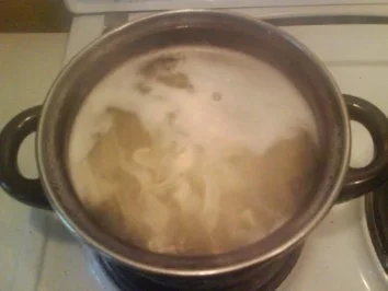 Geflügel: Hähnchenschenkel mit Zitrone-Basilikum-Nudeln - Rezept - Bild Nr. 4