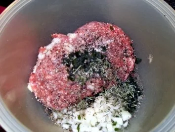 Rezept: Gefüllte Frikadellen griechischer Art Gefüllte Frikadellen griechischer Art - Rezept