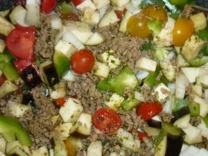 Gemüse-Hackpfanne an Orecchiette Ortolano und Tete-de-Moine-Locken - Rezept - Bild Nr. 2