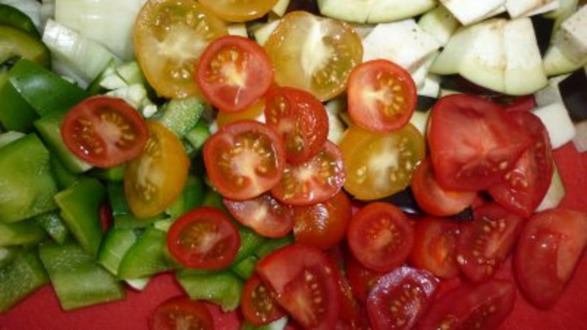 Gemüse-Hackpfanne an Orecchiette Ortolano und Tete-de-Moine-Locken - Rezept - Bild Nr. 3