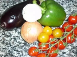 Gemüse-Hackpfanne an Orecchiette Ortolano und Tete-de-Moine-Locken - Rezept - Bild Nr. 4