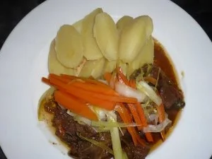 Rezept: Fürstliches Gulasch nach Esterházy-Art Fürstliches Gulasch nach Esterházy-Art - Rezept