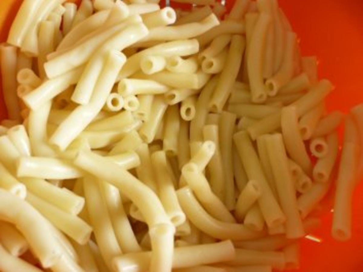 Nudelsalat mit Speck und Tomaten - einfach - von rollimops Nudelsalat mit Speck und Tomaten - einfach - von rollimops