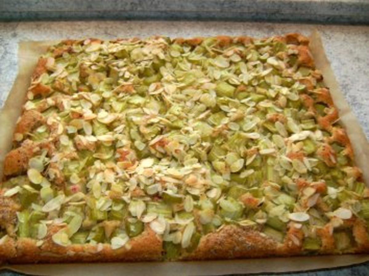Rhabarberkuchen vom Blech - einfach - 214 kcal/100g