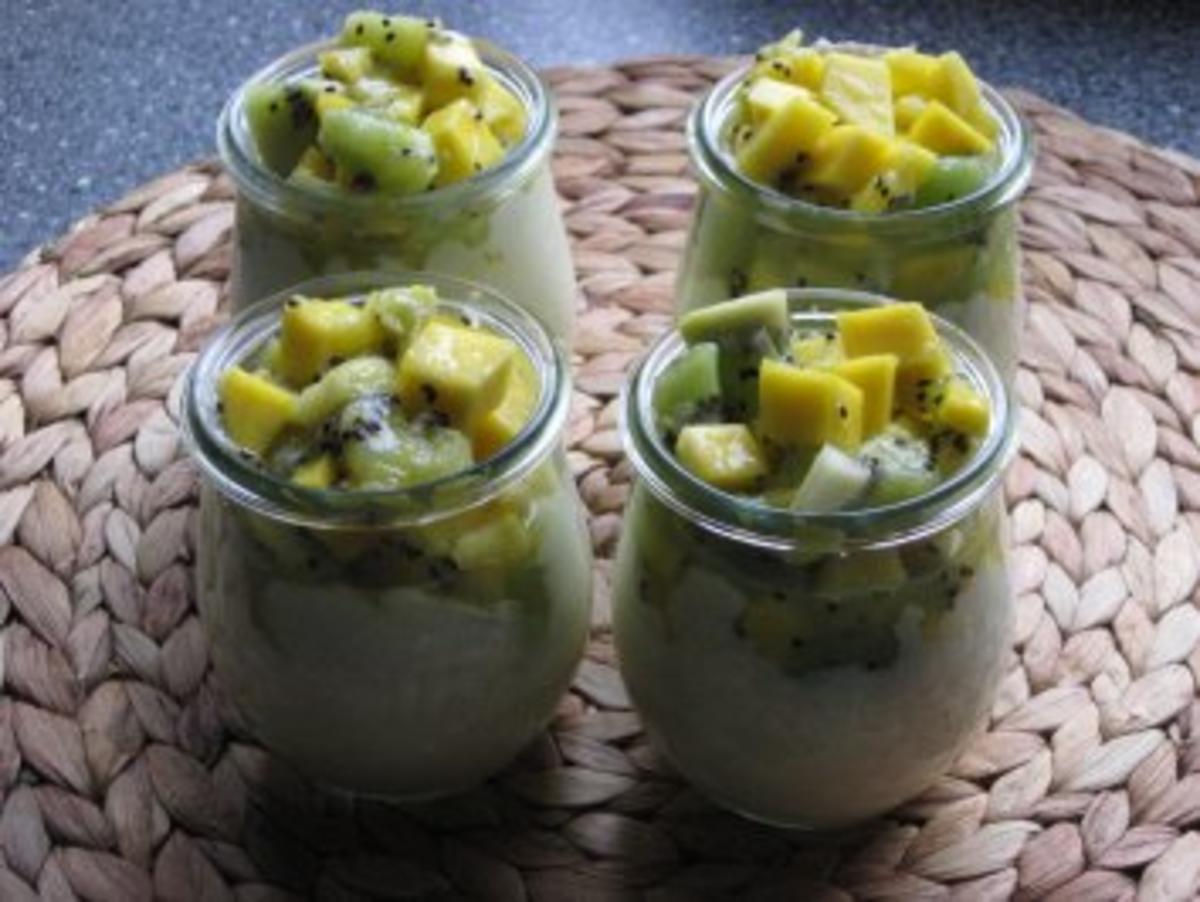 Griespudding mit Kiwi-Mango-Topping - Rezept