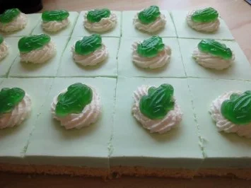 Rezept: Grüner Frosch-Kuchen Bild Nr. 4 Grüner Frosch-Kuchen - Rezept - Bild Nr. 4
