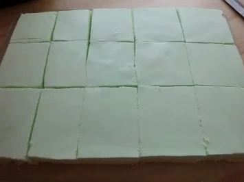 Rezept: Grüner Frosch-Kuchen Bild Nr. 3 Grüner Frosch-Kuchen - Rezept - Bild Nr. 3