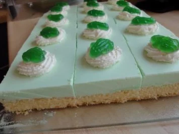 Rezept: Grüner Frosch-Kuchen Bild Nr. 5 Grüner Frosch-Kuchen - Rezept - Bild Nr. 5