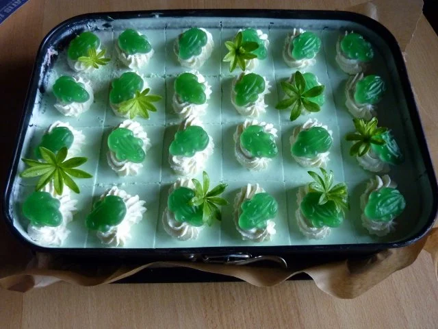 Rezept: Grüner Frosch-Kuchen Bild Nr. 6 Grüner Frosch-Kuchen - Rezept - Bild Nr. 6