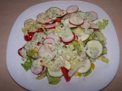 Sommersalat mit Avocadodressing - Rezept