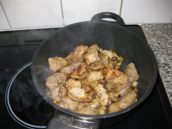 Schinkengulasch mit Paprika und Bandnudeln - Rezept - Bild Nr. 3