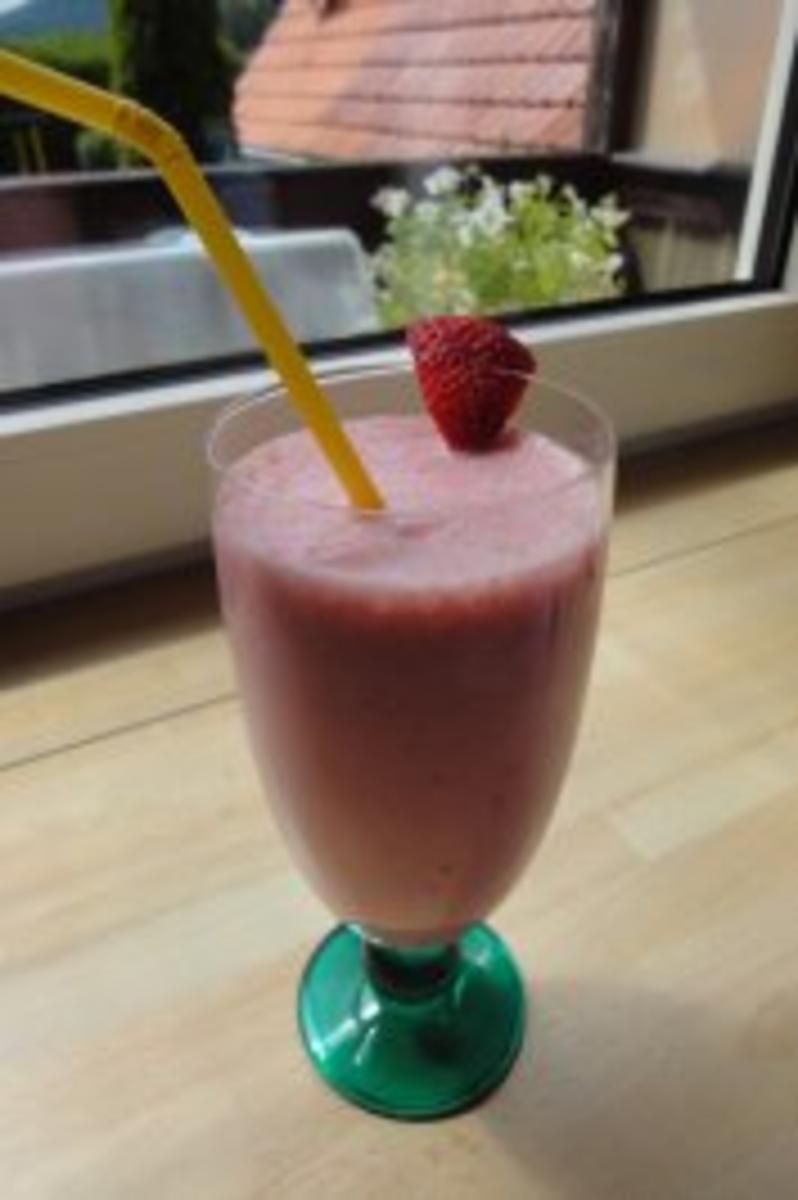 Erdbeer-Joghurt-Shake - Rezept mit Bild - kochbar.de