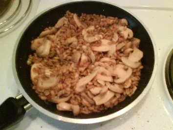 Gemüse: Grünkernpfanne mit Champignons - Rezept - Bild Nr. 3