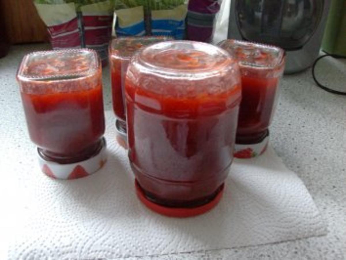Erdbeer-Rhabarber-Marmelade mit Melisse - Rezept