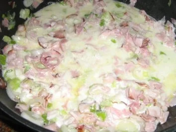 Rezept: Tortellini mit Schwarzwälder-Schinken Soße Bild Nr. 4 Tortellini mit Schwarzwälder-Schinken Soße - Rezept - Bild Nr. 4