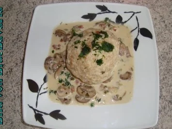 Rezept: Pilzgerichte: Rahm-Champignons mit Semmelknödel Pilzgerichte: Rahm-Champignons mit Semmelknödel - Rezept