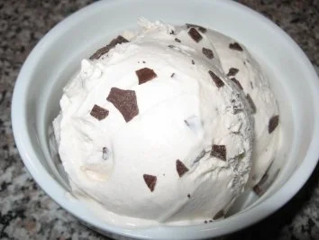 Stracciatella-Joghurt-Eis - Rezept - Bild Nr. 3
