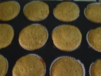 Rezept: Aprikosen-Muffins mit O-Saft und Rosinen Aprikosen-Muffins mit O-Saft und Rosinen - Rezept