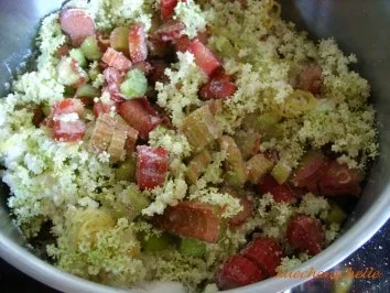Konfitüre & Co:   Rhabarber mit Holunderblüten - Rezept - Bild Nr. 3