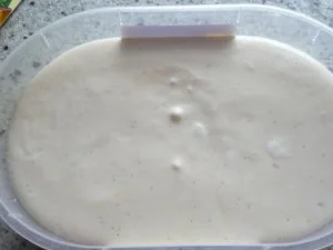 Rezept: Vanilleeis mit gestrudelten Amarenakirschen Bild Nr. 5 Vanilleeis mit gestrudelten Amarenakirschen - Rezept - Bild Nr. 5