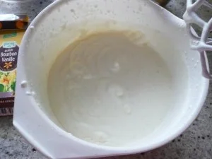 Rezept: Vanilleeis mit gestrudelten Amarenakirschen Bild Nr. 7 Vanilleeis mit gestrudelten Amarenakirschen - Rezept - Bild Nr. 7