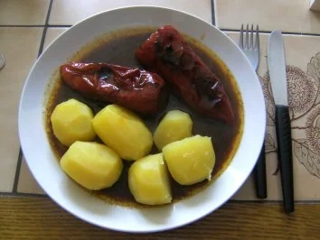 Rezept: HAUPTGERICHT - Gefüllte Paprikaschoten mit Kartoffeln HAUPTGERICHT - Gefüllte Paprikaschoten mit Kartoffeln - Rezept