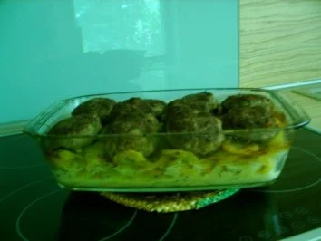 Hackbällchen auf Kartoffelgratin - Rezept - Bild Nr. 2