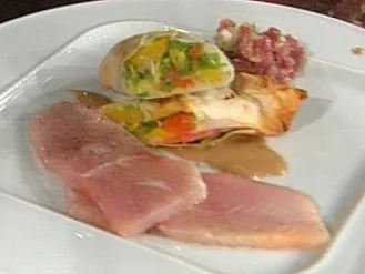 Rezept: Zweierlei vom Gotteslachs mit Gemüseroulade (Jens Schäfer) Zweierlei vom Gotteslachs mit Gemüseroulade (Jens Schäfer) - Rezept