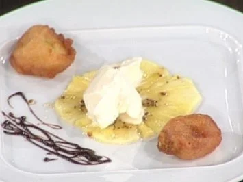 Sauerrahmeis mit Szechuanpfeffer und gebackener Feige (Nicolas Lecloux) - Rezept